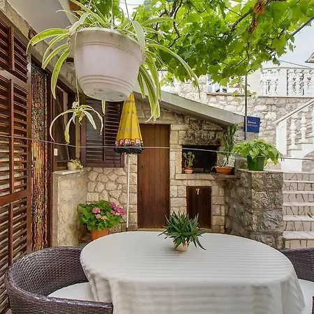 Irena Apartment *